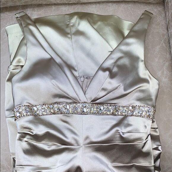 WOMEN’S XSCAPE CHAMPAGNE COLOR ROUCHED STRETCH BODY CON SATIN DRESS SIZE 12 - Picture 10 of 10